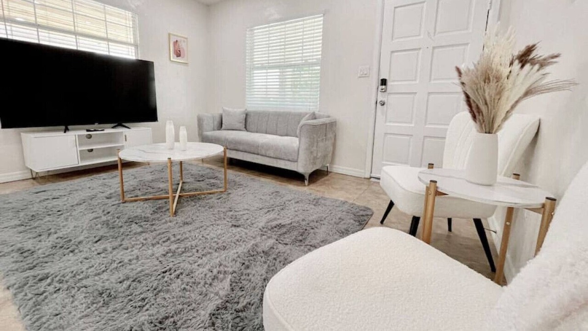 Virginia Park House | 3/2 Centrally located in Tampa!