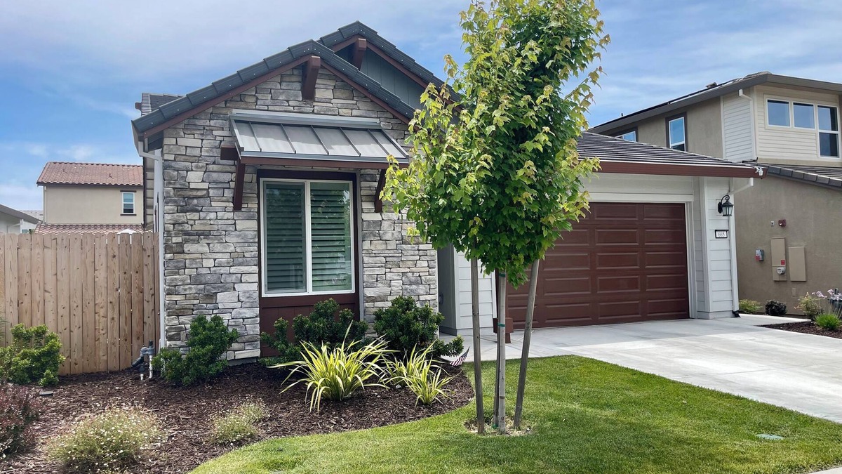 Lincoln House | 3/2 - Family Friendly, Fully Furnished w/Jacuzzi