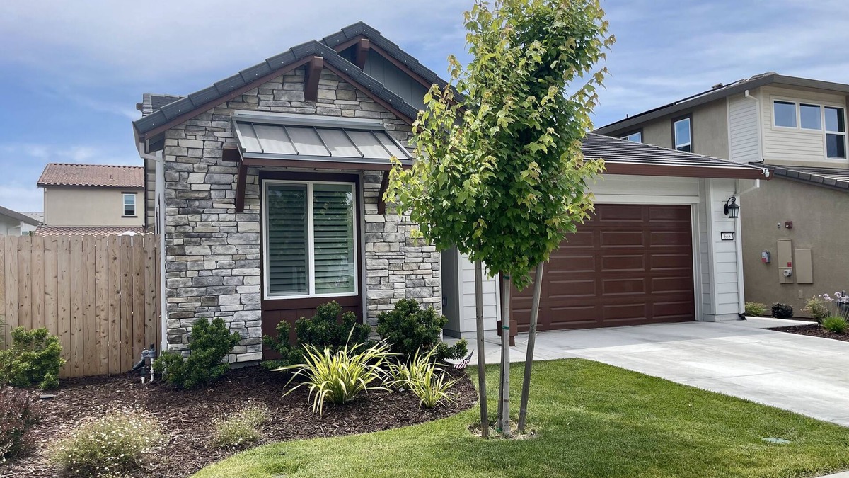 Lincoln House | 3/2 - Fully Furnished w/ Private Jacuzzi - Local Wineries, Breweries, Concerts