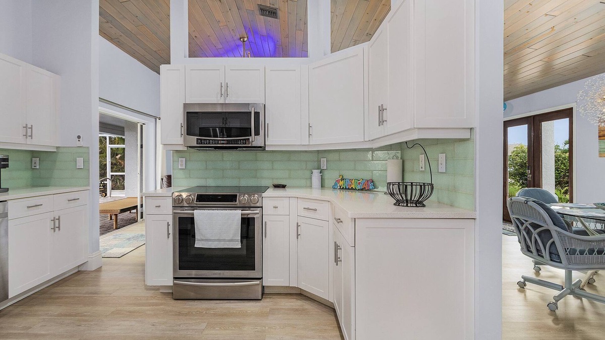 Pine Island Center House | 3/2 Pool Home on the Water in Bokeelia!