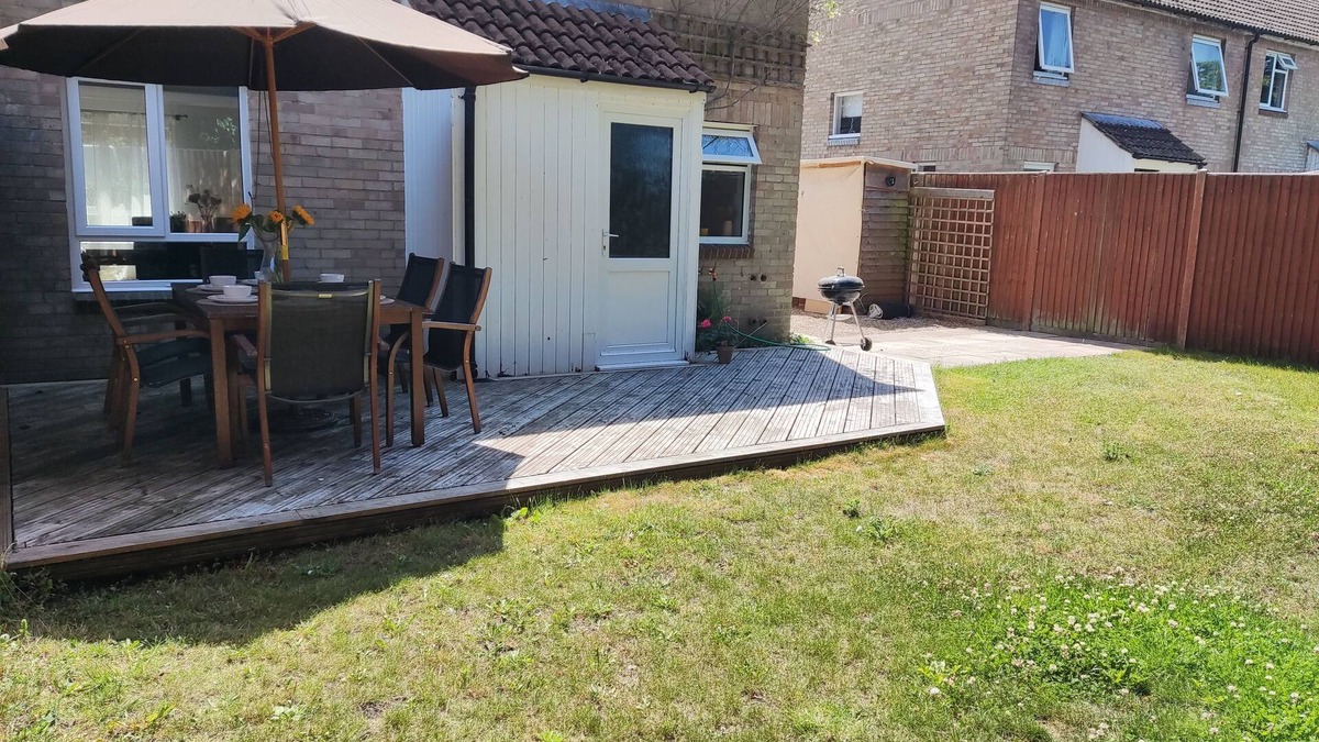 Bournemouth House | 3-8 guests, wi-fi,parking, beach, river,golf courses, hospital, airport, shops