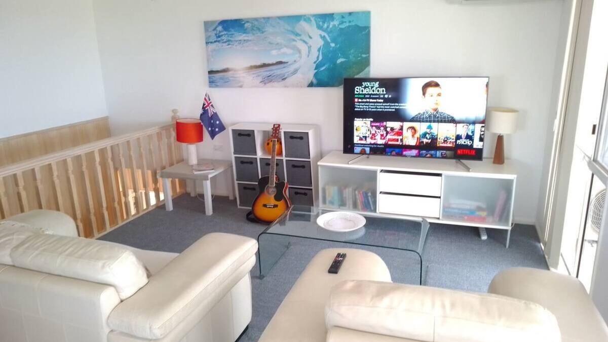 Highland Park Apartment | 3 Adults & 2 Children - House in Highland Park