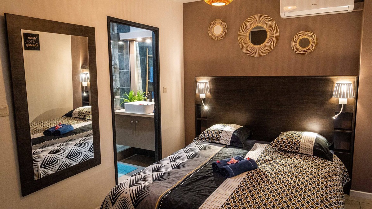 Centre-Ville Apartment | 3* apartment with swimming pool in saint pierre center.