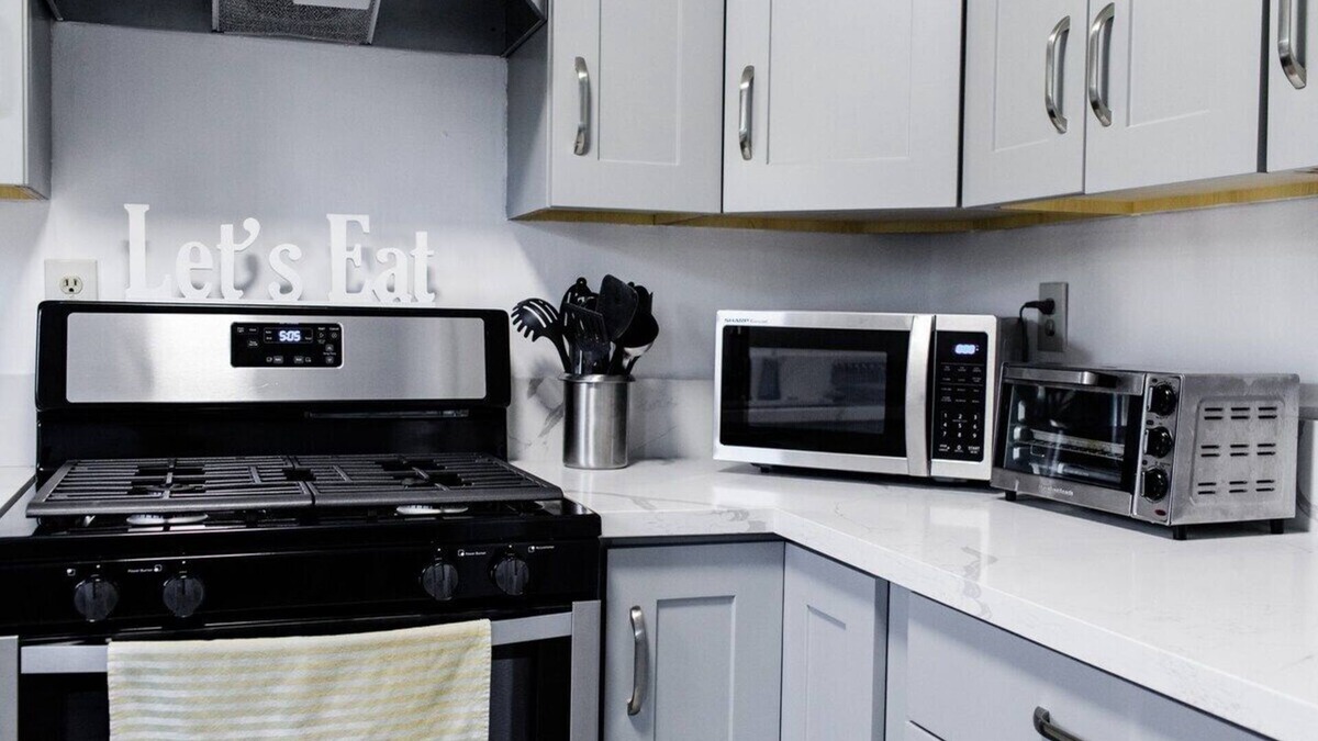 Torrance House | 3 BD ! Family Friendly ! Great Neighborhood