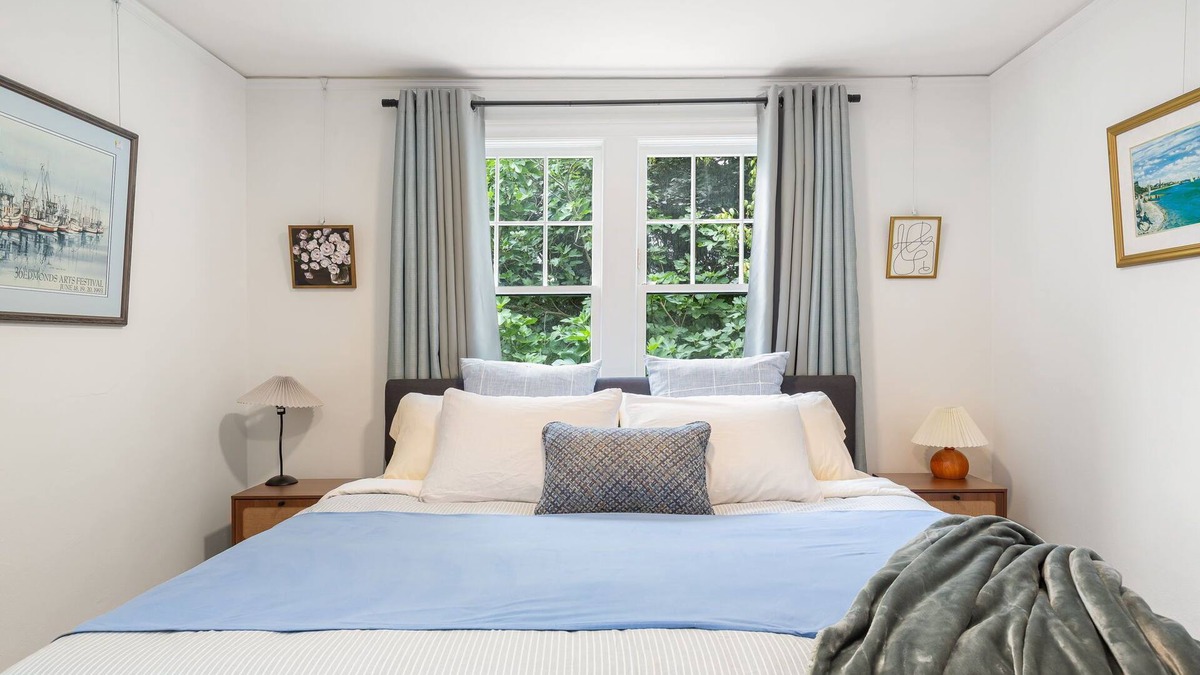 Stevens Apartment | 3 bd Montlake OASIS w/2 Private Parking Spots Near UW/Lake WA + AC