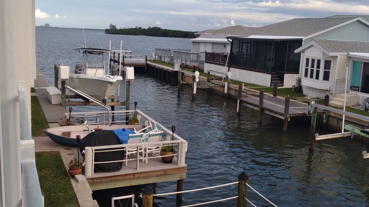 Nettles Island House | 3 bdrm 3 bath w separate apt. Nettles isle resort, priv. beach, deck, sleeps 10