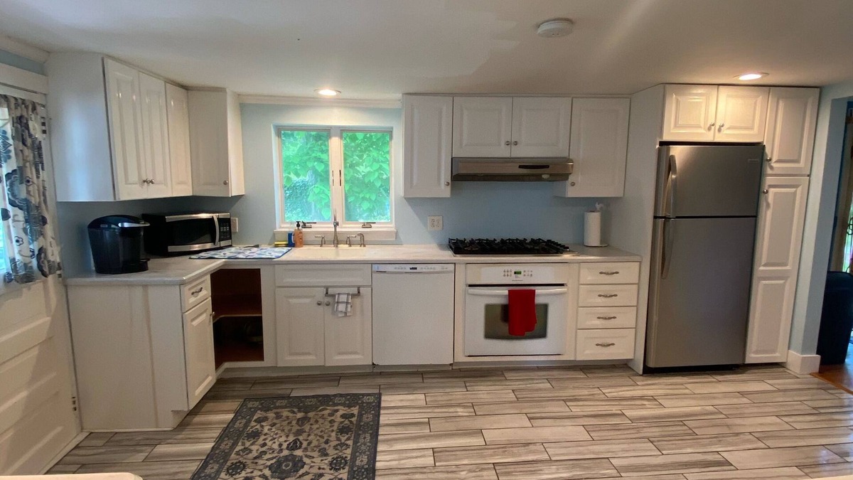 West Stockbridge House | 3 bdrm cottage in heart of Southern Berkshires- mountain trails; walk to town