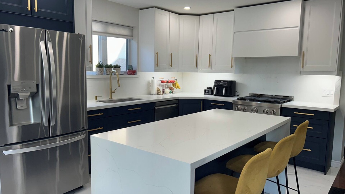 Eringate House | 3-Bdrm Home w/Hot Tub, Backyard Oasis, Office Setup, Soaker Tub-Prime Location
