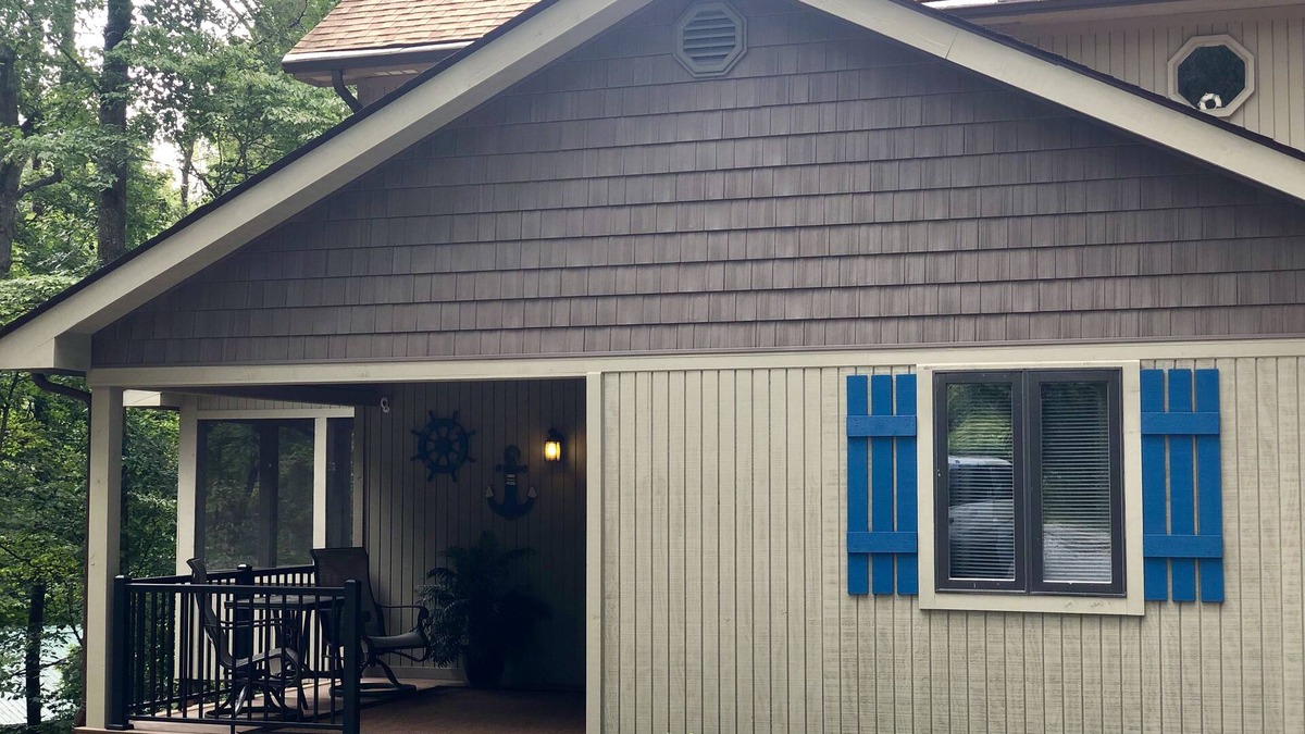 Jamestown House | 3 Bdrm Lake House Getaway - Three Minutes To Launch!