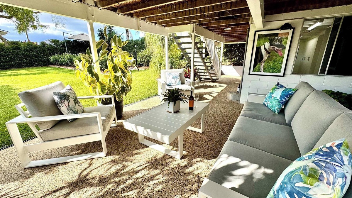 Hendra House | 3 Bdrm Queenslander Outdoor Dining Pool & Parking