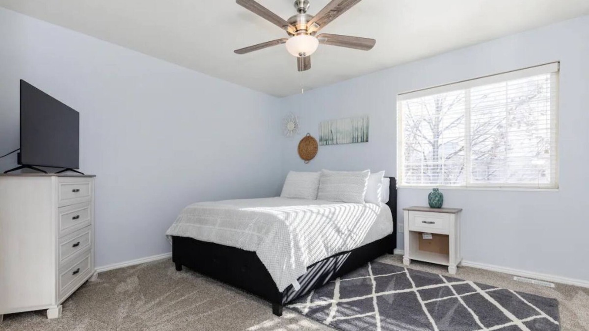 Logan House | 3 Bed, 1.5 bath Townhouse Close to USU & Main Street