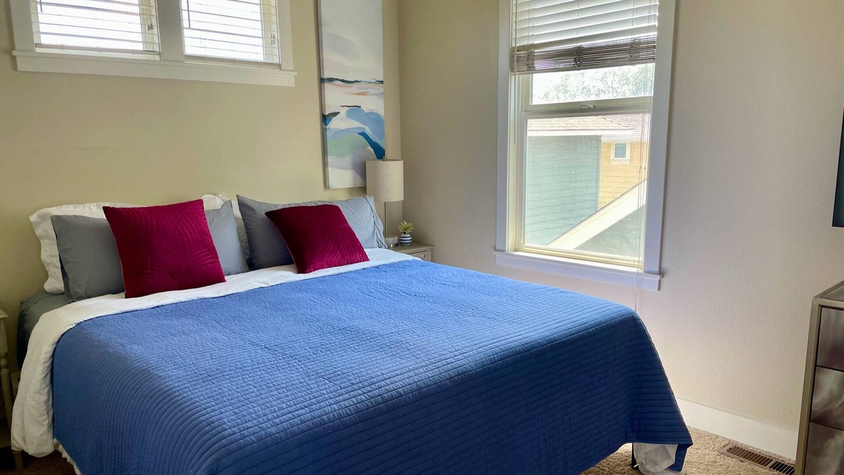 Chico House | 3 bed/2.5 bath Craftman Summer Getaway