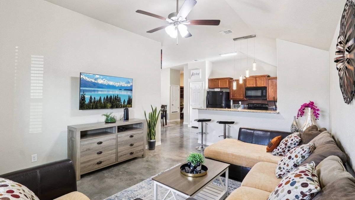 Copperas Cove House | 3-bed, 2-bath, an office, WiFi, fenced backyard and short drive to fort Cavazos