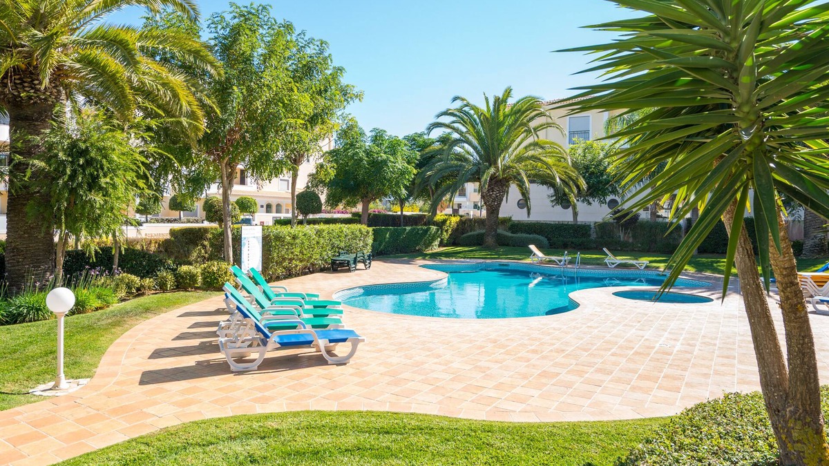 Porto de Mos Apartment | 3 Bed/2 bath apt, terraces, pool, walk to beach