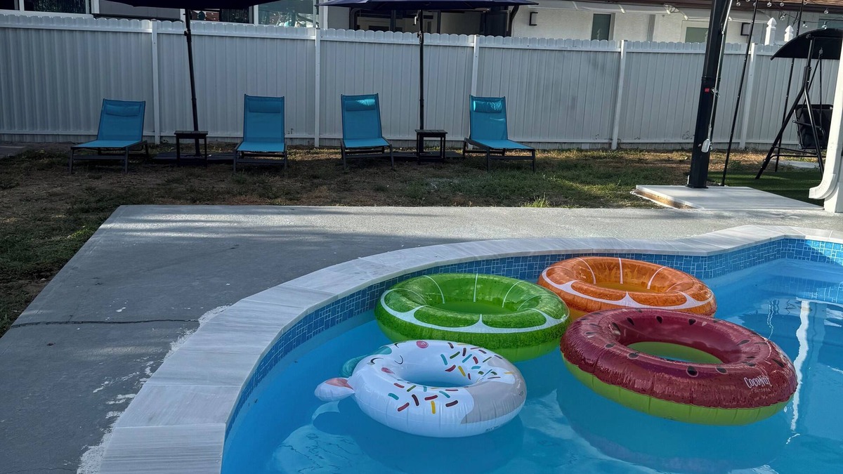 Golden Gate House | 3-bed 2-bath house in Naples with WiFi, AC and pool. Live the Florida dream !