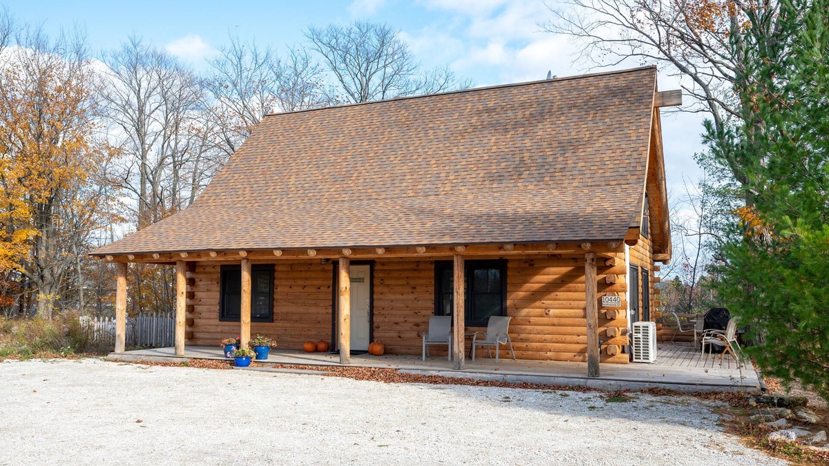 Sister Bay Cabin | 3 bed 2 bath log cabin w/firepit in Sister Bay, WI