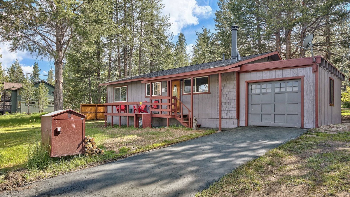 South Lake Tahoe House | 3 Bed/2 Bath near Lake, Beaches & Heavenly. Across from State park.