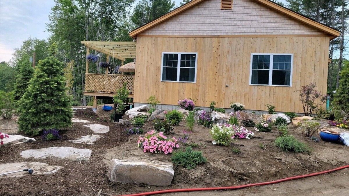 Boothbay House | 3 BED-2 BATH-NEW HOME-Boothbay Center. Beautifully landscaped property.