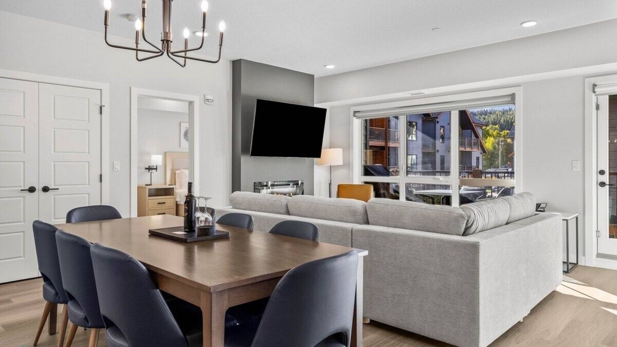 Dead Man's Flats Condo | 3 Bed/2 Bath Sparrowhawk Lodge-South Facing