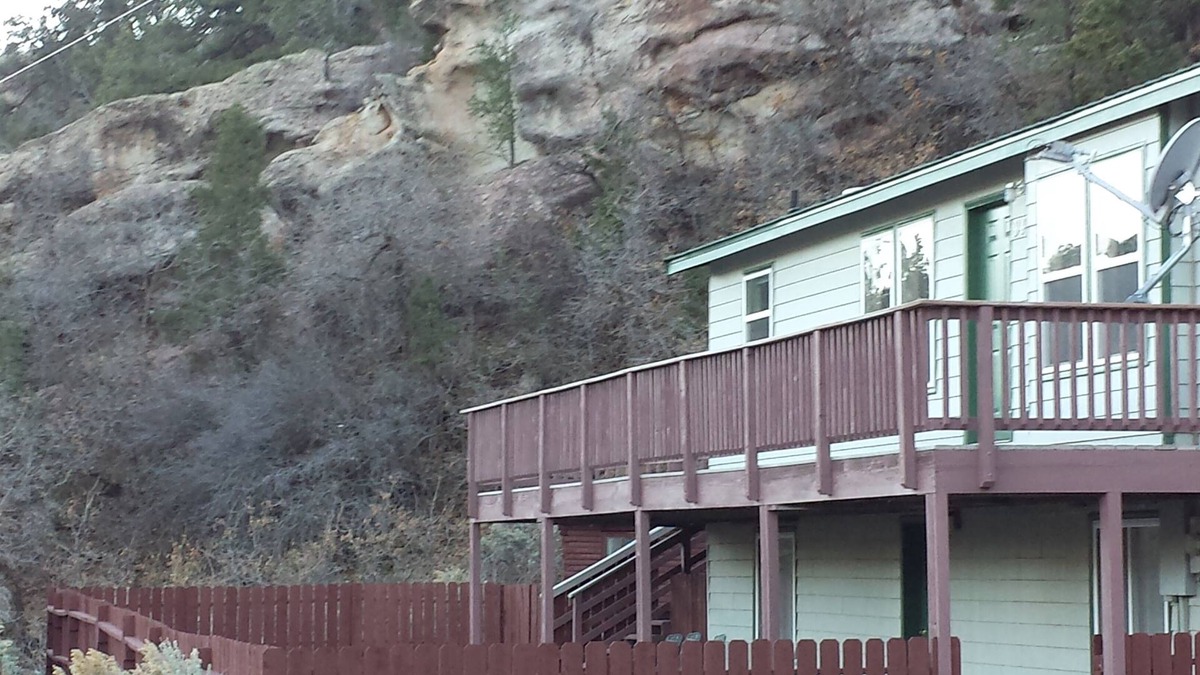 Glenwood Springs House | 3 Bed 2 Bath Sleeps 8 Next To Rifle Falls State Park & Rifle Mountain Park