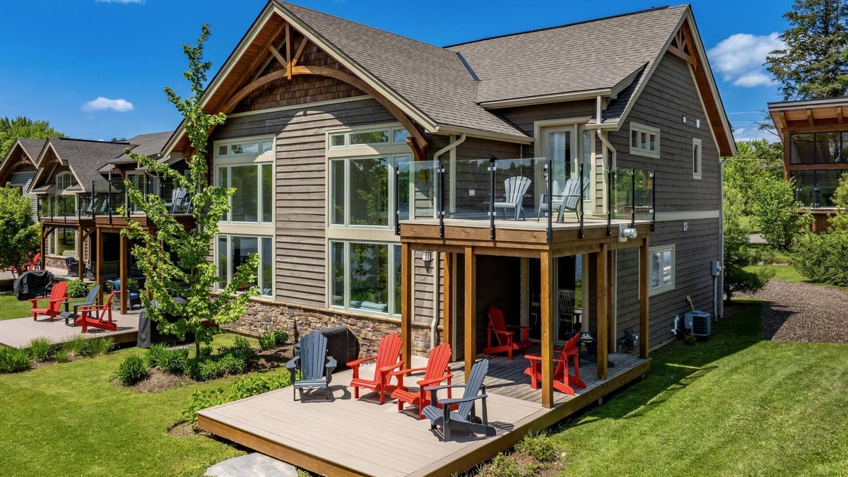 Port Carling Villa | 3 + bed 2 bath Villa on Lake Muskoka
