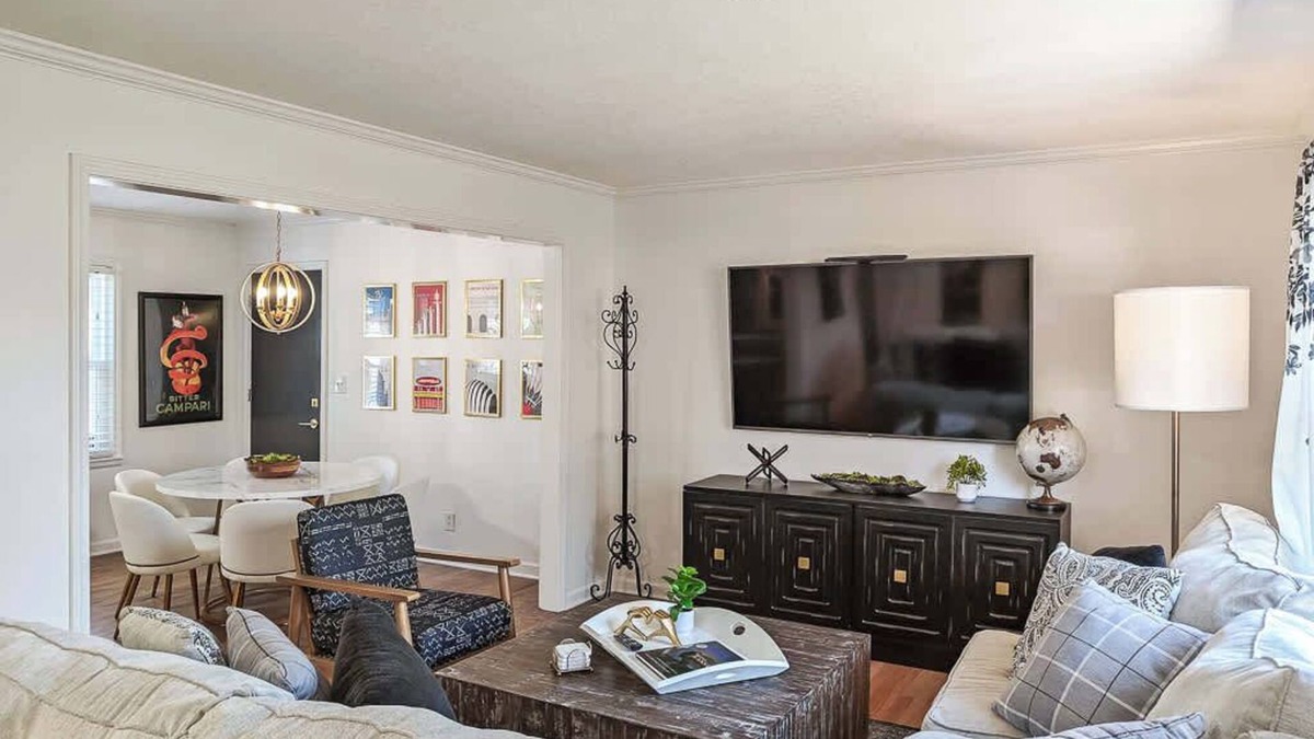 Overland Park House | 3 Bed 2 Bath with Hot Tub