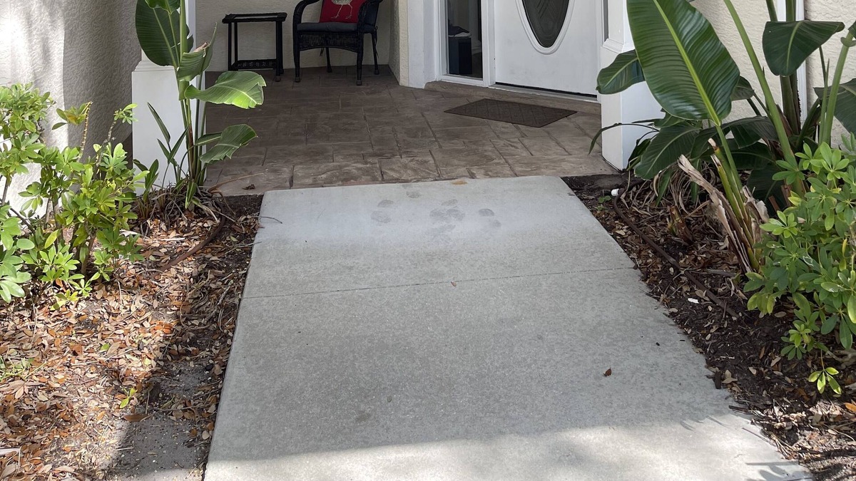 Trailer Estates Villa | 3 Bed 3.5 Bath Home with Den in Bradenton right next to IMG and Sarasota!
