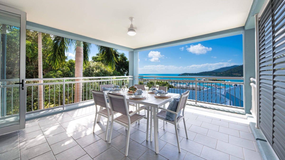 Airlie Beach Apartment | 3 Bed 3 Bath Apartment on top of Mount Whitsunday.