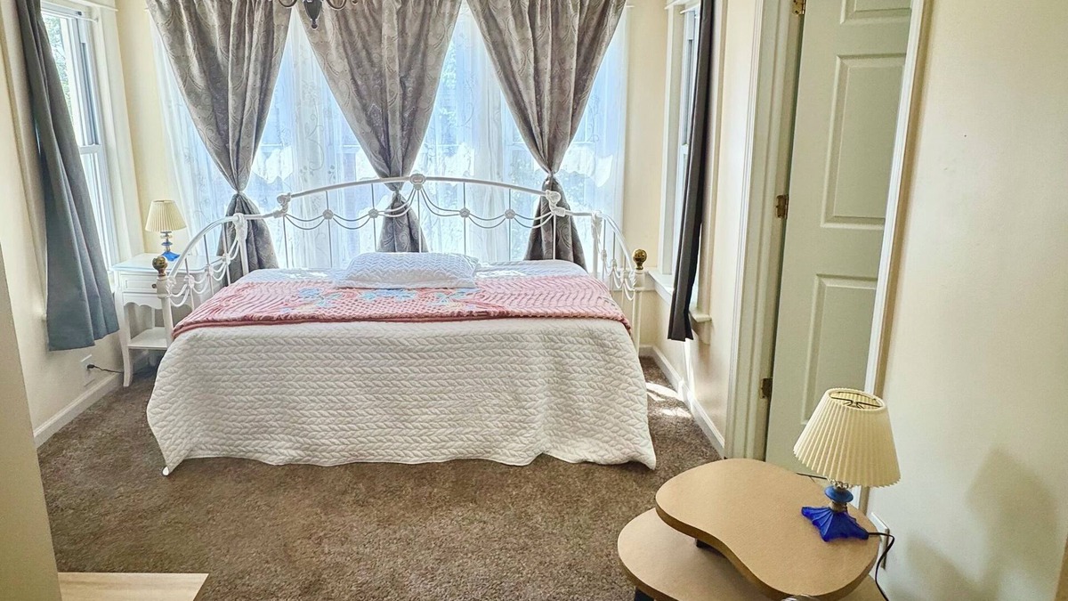 Cape Girardeau House | 3 Bed 3 Bath Beautiful Historic District Within Walking Downtown Cape Girardeau