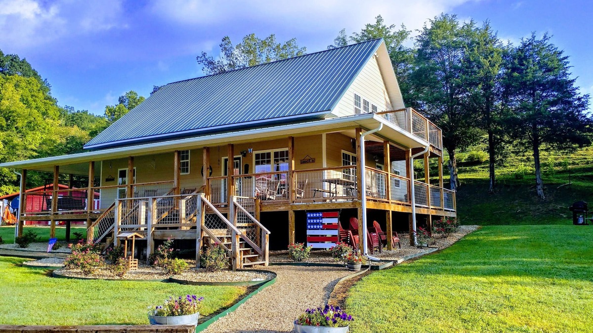 Parrottsville House | 3 Bed 3 Bath-Large Wrap Around Porch Family Friendly, Hot Tub, WiFi