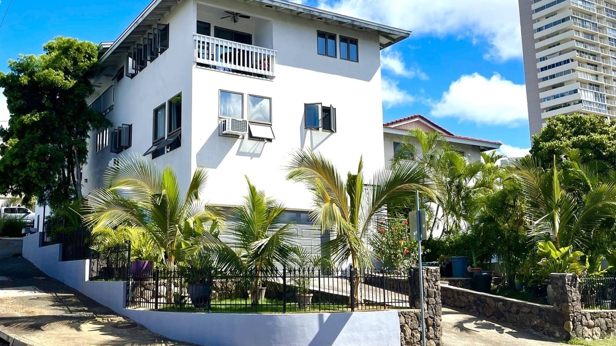 Tantalus House | 3 Bed/3 Bath Townhome in Honolulu (Punchbowl)