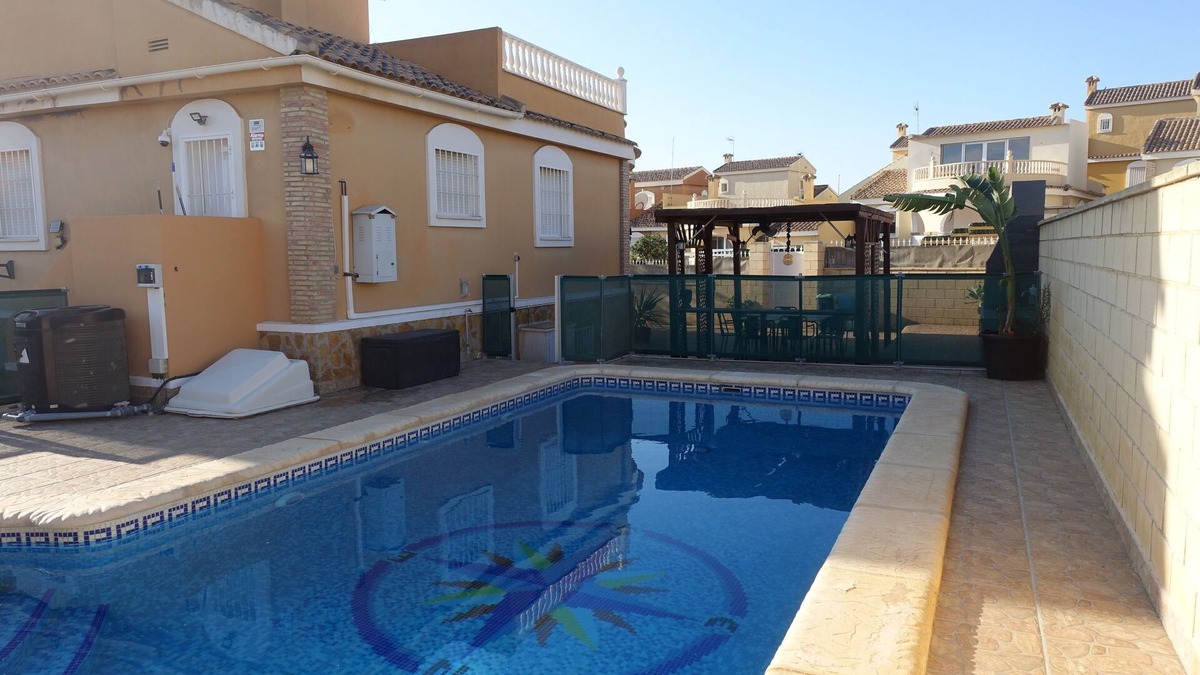 Monforte del Cid Villa | 3 bed, 3 bath, villa. Private pool, air-conditioning and Wi-Fi. Heated pool.