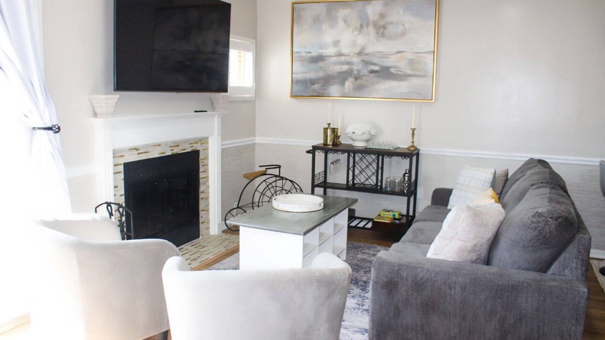 Norwich Condo | 3 Bed-Casino-Pools-Jacuzzi