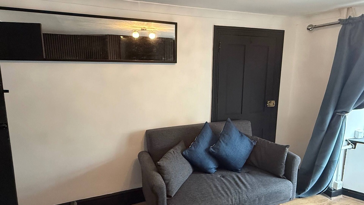 Bicester House | 3-bed Cherry Cottage - Walk to Bicester Village