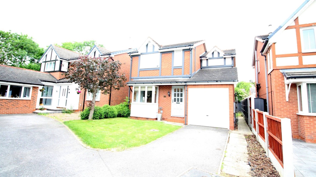 Warmsworth House | 3 Bed Detached - 3 Bathrooms - Parking - Quiet