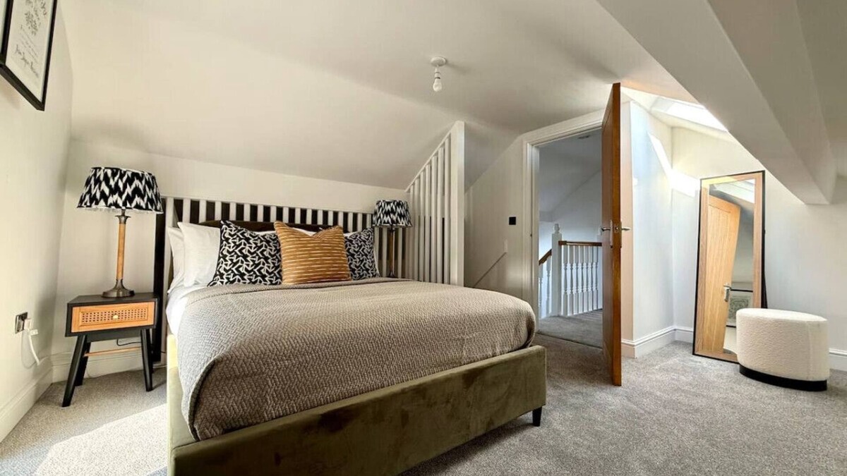 Holmes Chapel Apartment | 3 bed flat in Holmes Chapel (Harry Styles village)