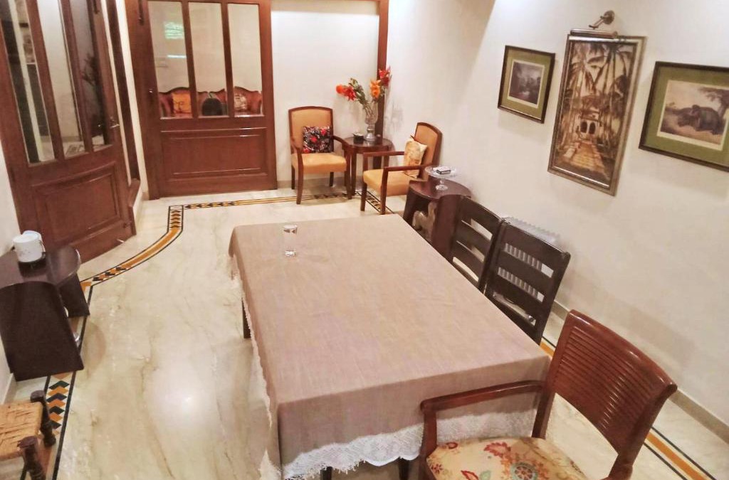 Nehru Place Apartment | 3 Bed Flat - Sleeps 6 - Parking - Wifi
