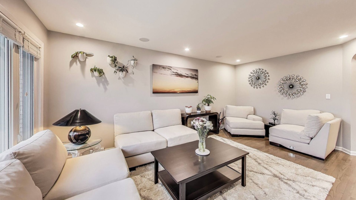 O'Hare House | 3-Bed Home by O'hare & Rosemont
