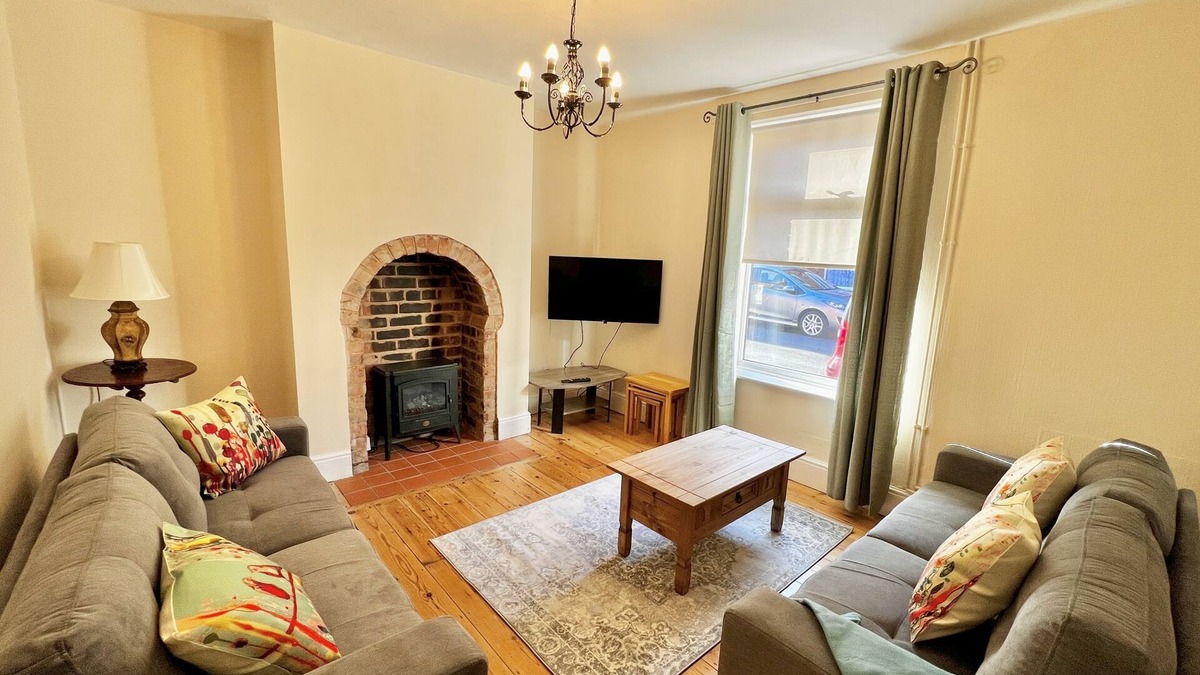 Lincoln House | 3 bed House in Uphill Lincoln - 5 min Walk to Bailgate