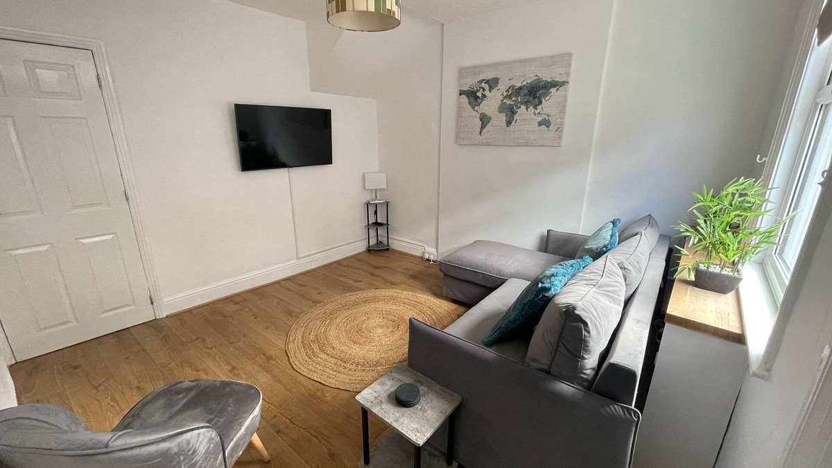 Salisbury House | 3-Bed House near Salisbury Cathedral & Attractions