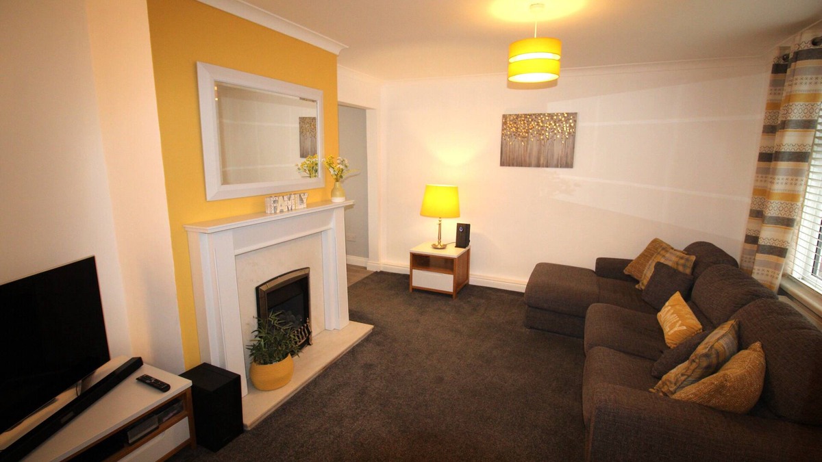 Rowlands Gill House | 3 Bed House - Sleeps 6 - Fully Refurbished