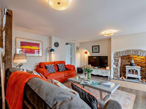 Blakeney House | 3 Bed in Blakeney 75010