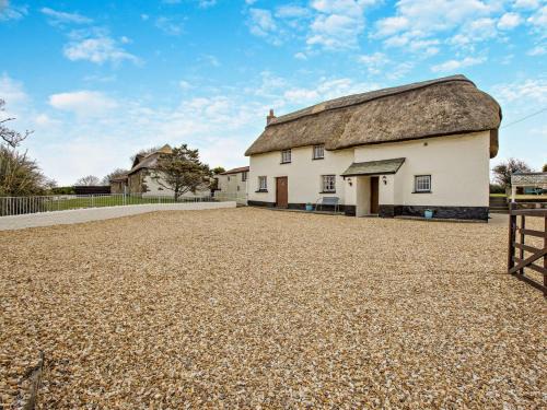 Bude House | 3 Bed in Bude HEYLE