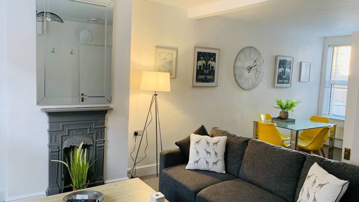 Salisbury Apartment | 3 Bed in Salisbury sleeps 6
