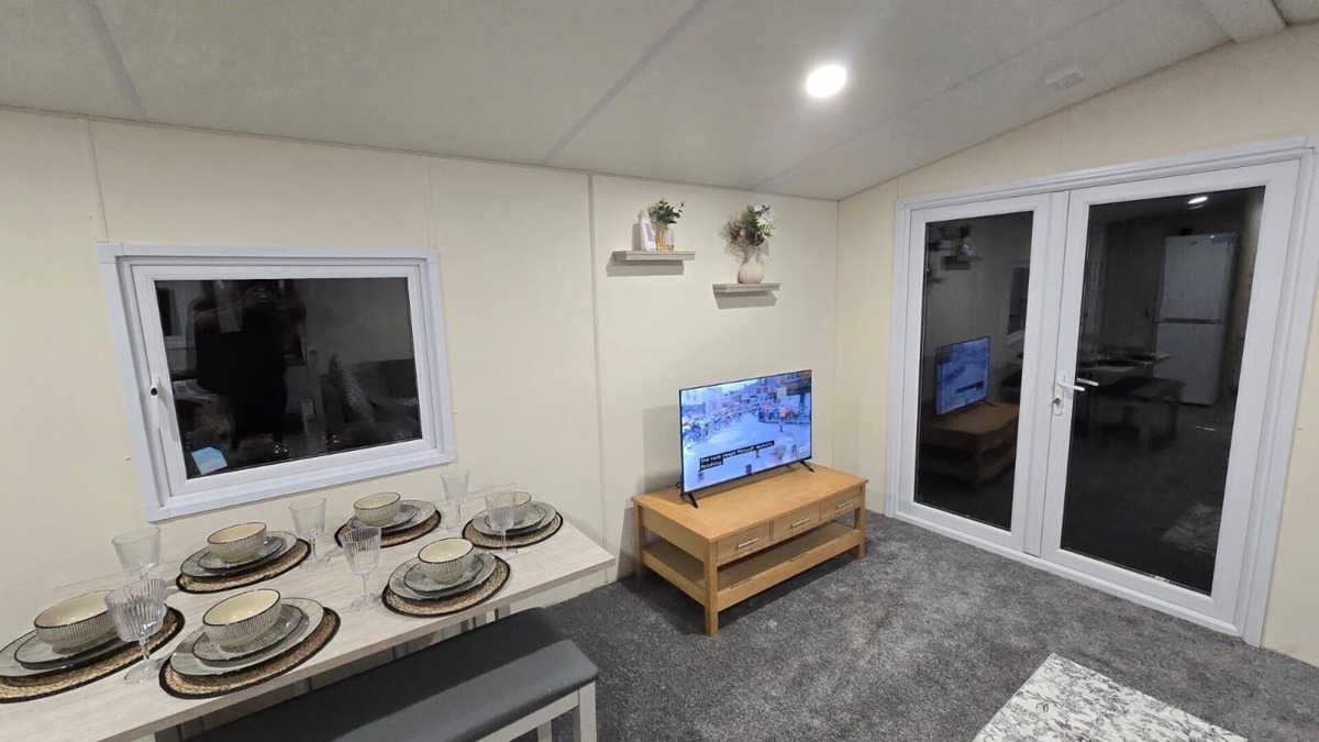 Great Houghton House | 3 bed mobile home - Holiday Park
