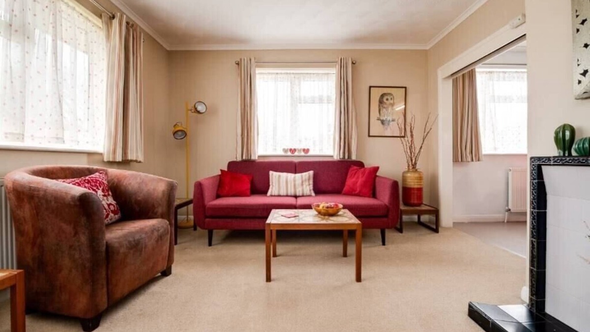 West End House | 3 Bed Renovated Bungalow, 3 car or RV pkg, garden.