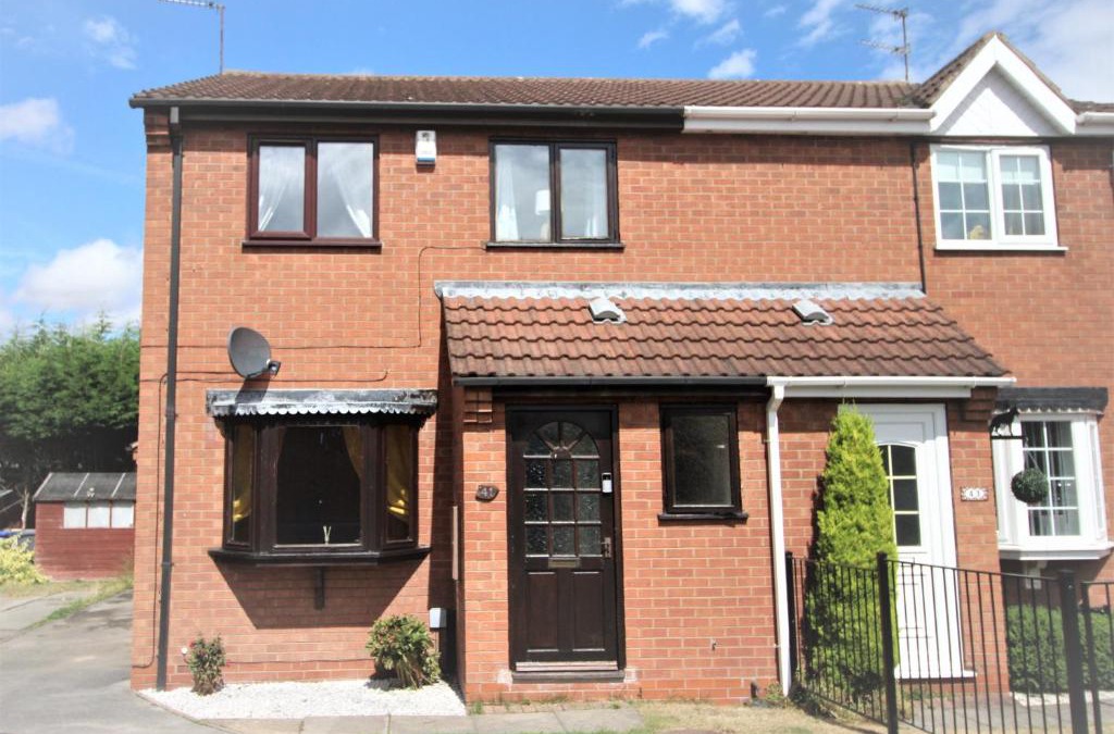 Thorne House | 3 Bed Semi - Sleeps 5 - Private Garden & Parking - Quiet Cul De Sac Location - Dog Friendly - Fast Wifi - Close to Motorway Access
