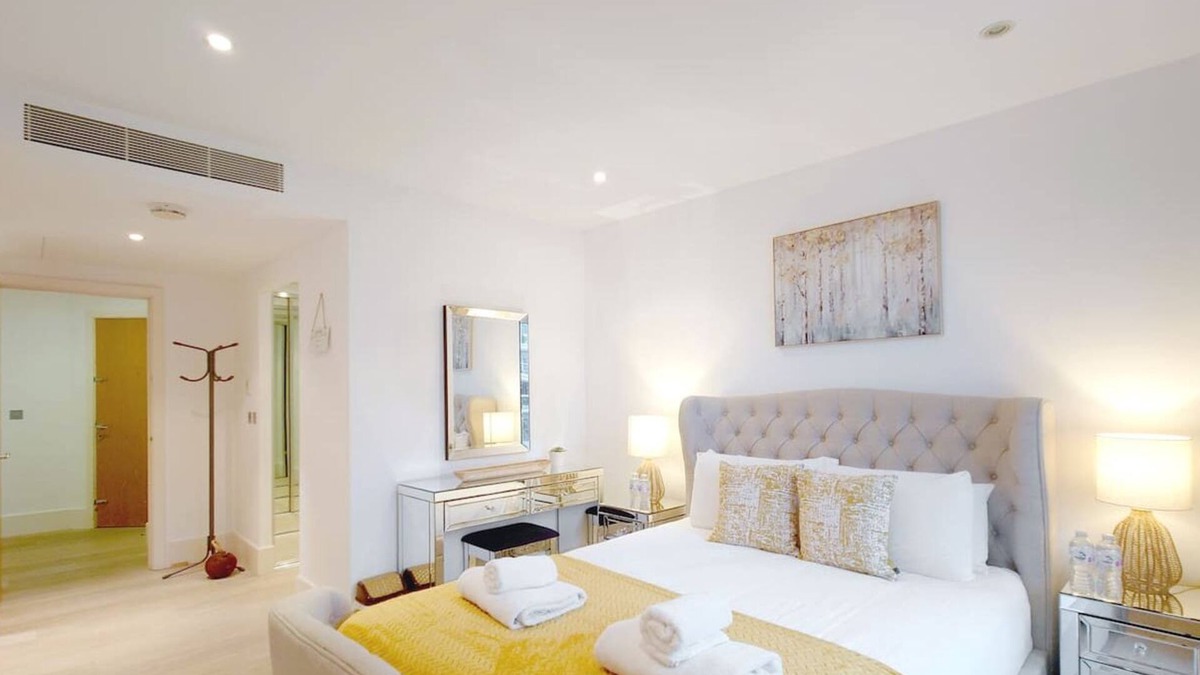 St. Mary's Park Apartment | 3 Bed Serviced Apartment in Battersea River views