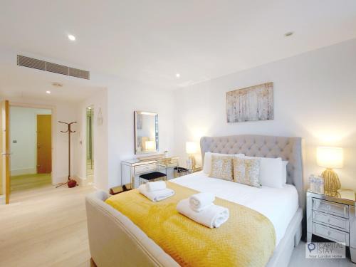 St. Mary's Park Apartment | 3 Bed Serviced Apartment in Battersea - River views