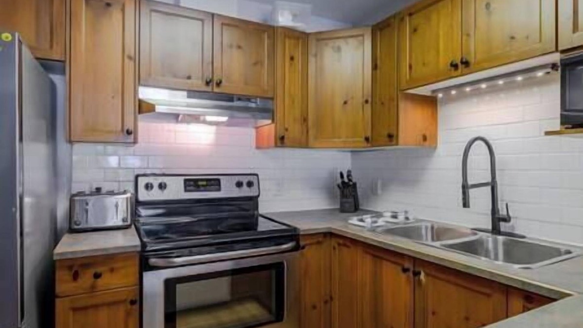 East Kootenay Condo | 3 Bed Townhouse - Fireplace - Great Location